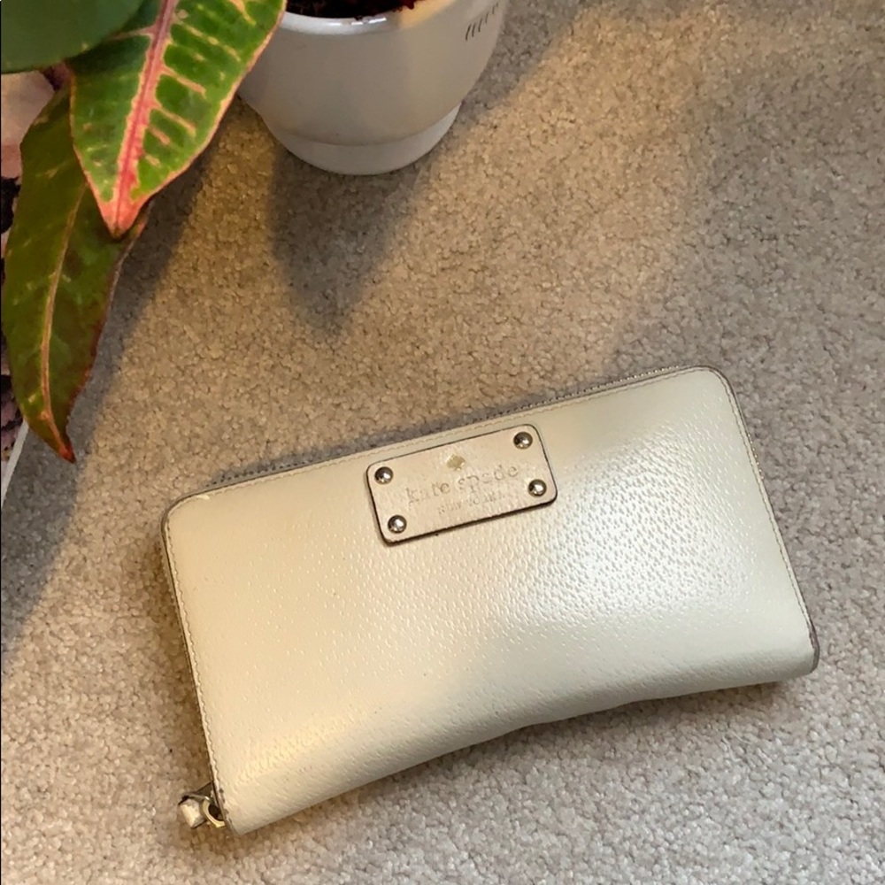 Kate Spade Wallet - Wellesley in White/Cream